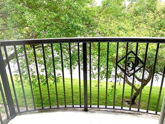 5th image of 500 Crestwood Ct N APT 508