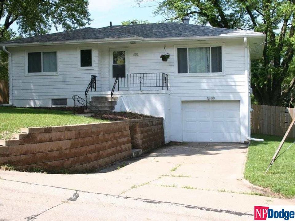 1st image of 202 Lois Ln
