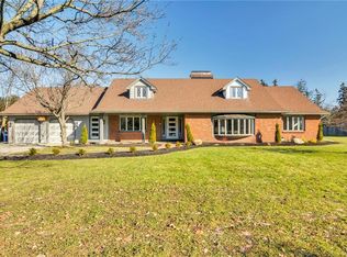 565 N Forest Rd, Amherst, NY 14221