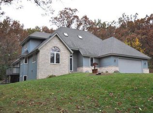 W303S7761 Oak Ridge Dr, Mukwonago, WI 53149