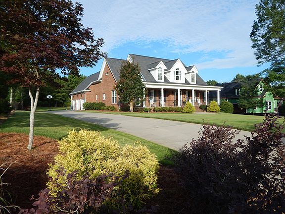 3rd image of 24 Clay Ct