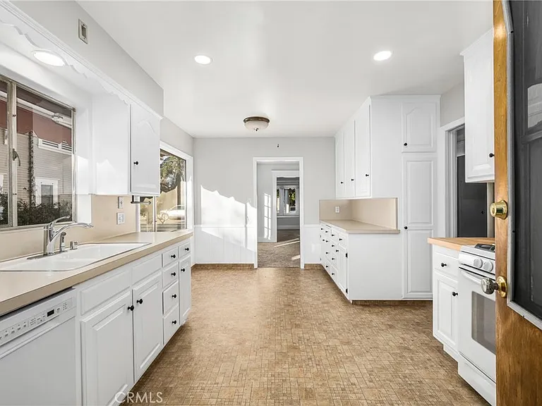 243 N Grand St — Photo 13