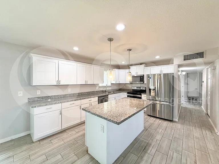 1718 W Auburn St — Photo 4
