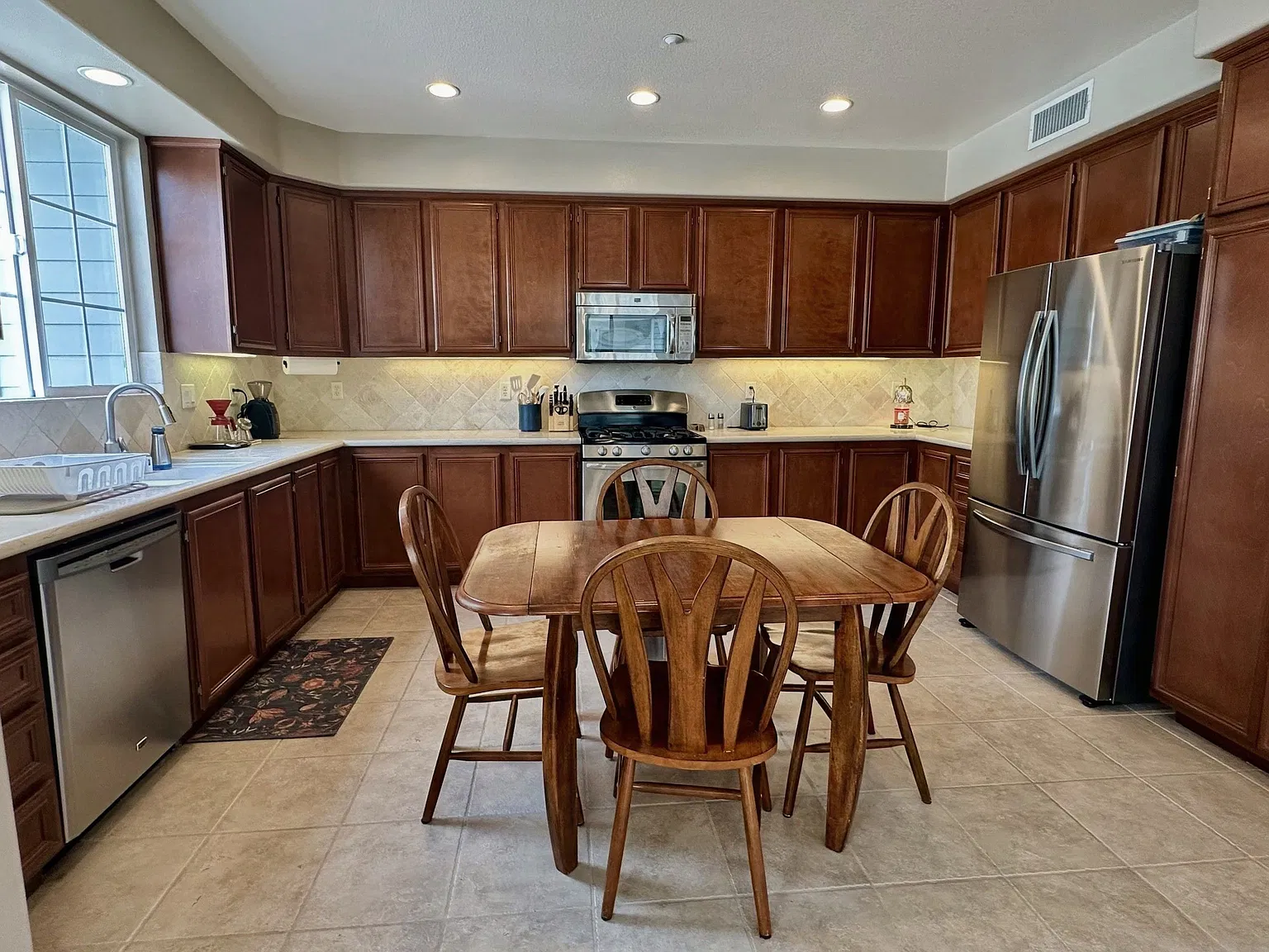 Beautifully Maintained Ladera Ranch End-Unit Condo | 2BR, 2.5BA, 2-Car Garage — Photo 3