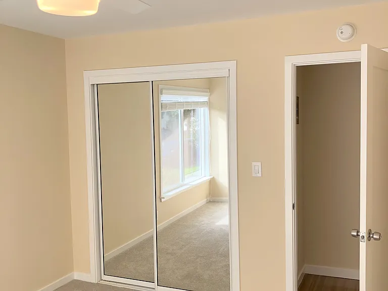 419 Avenue G — Photo 9