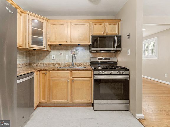 3rd image of 11809 Timber Ln