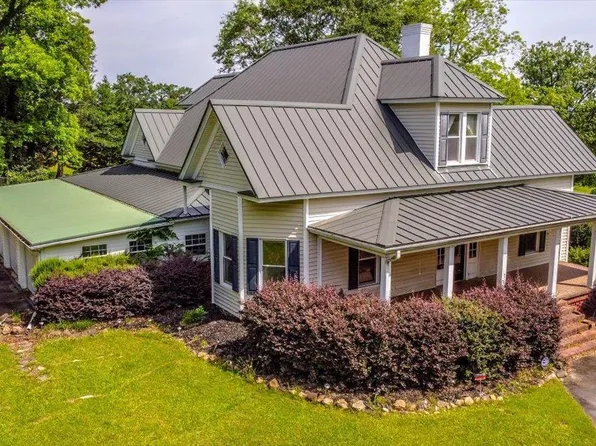 921 Gaines St, Central, SC 29630