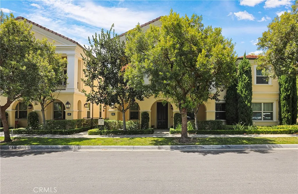 2 bed, 1.5 bath, 1129 sqft, $3,750 — Photo 2
