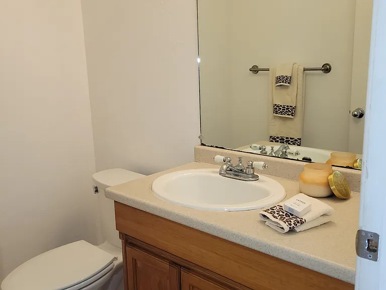1136 Neal Dow Ave — Photo 5