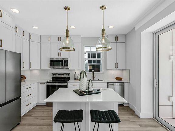 2nd image of 2138 W Chestnut St