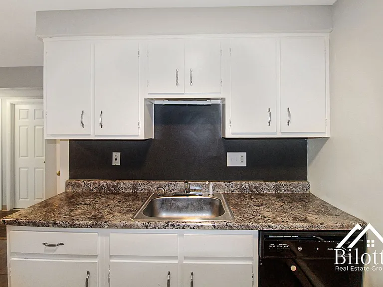 Hillside Terrace Apartments — Photo 206