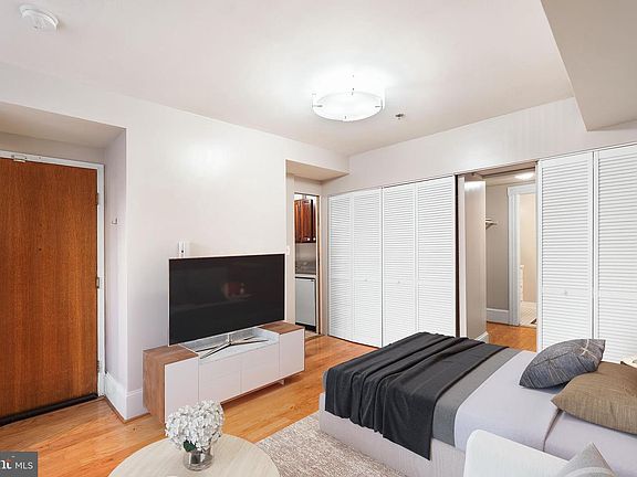 3rd image of 2032 16th St NW APT 1