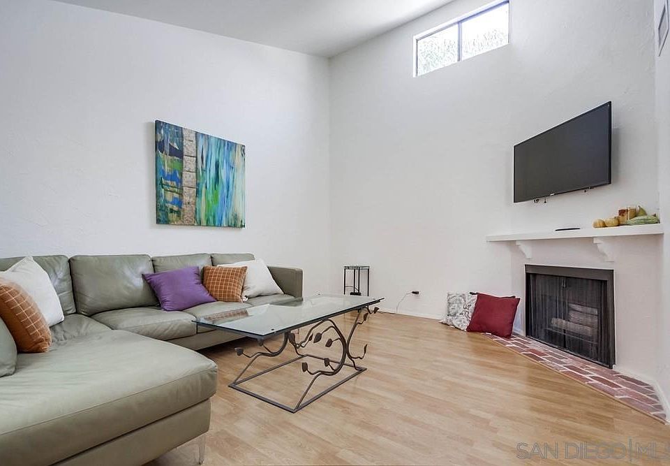 1st image of 4468 Marlborough Ave Unit 9