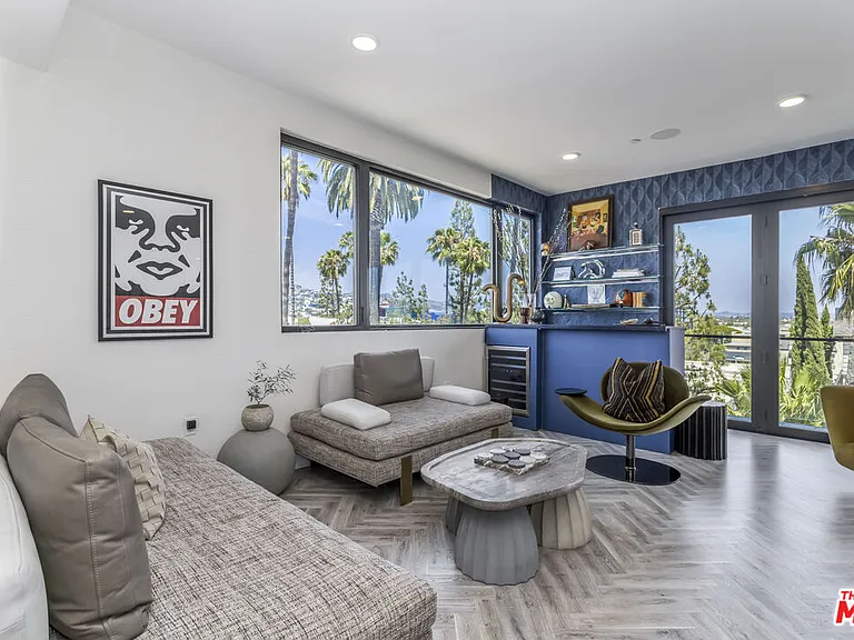 137 N Doheny Dr #4 — Photo 6