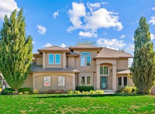 2923 NE Viewpark Cir, Lees Summit, MO 64086