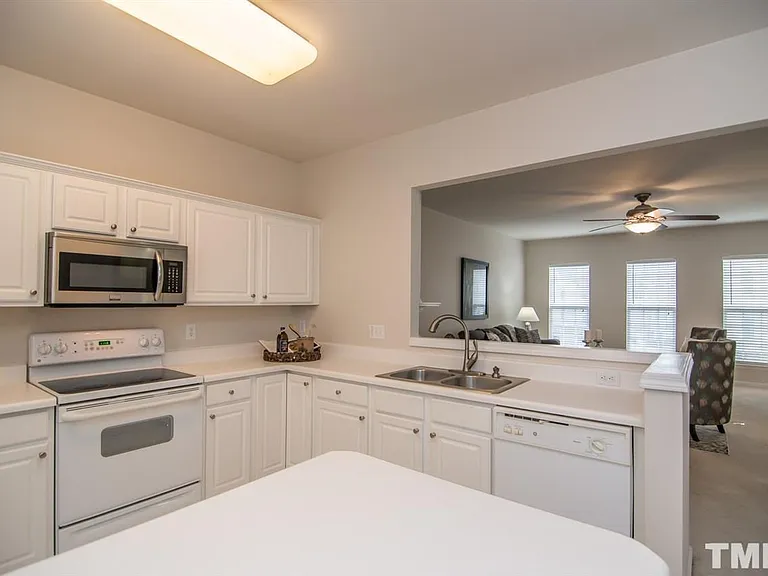409 Coral Creek Ln — Photo 15