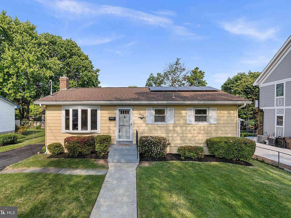 1st image of 909 1st St