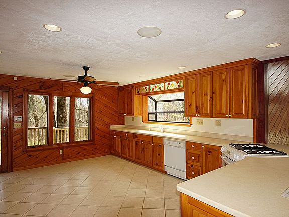 Kitchen viewed from entrance