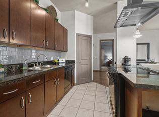 Metropole, Houston, TX 77046