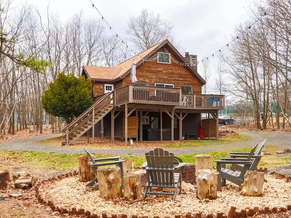 218 Winding Way