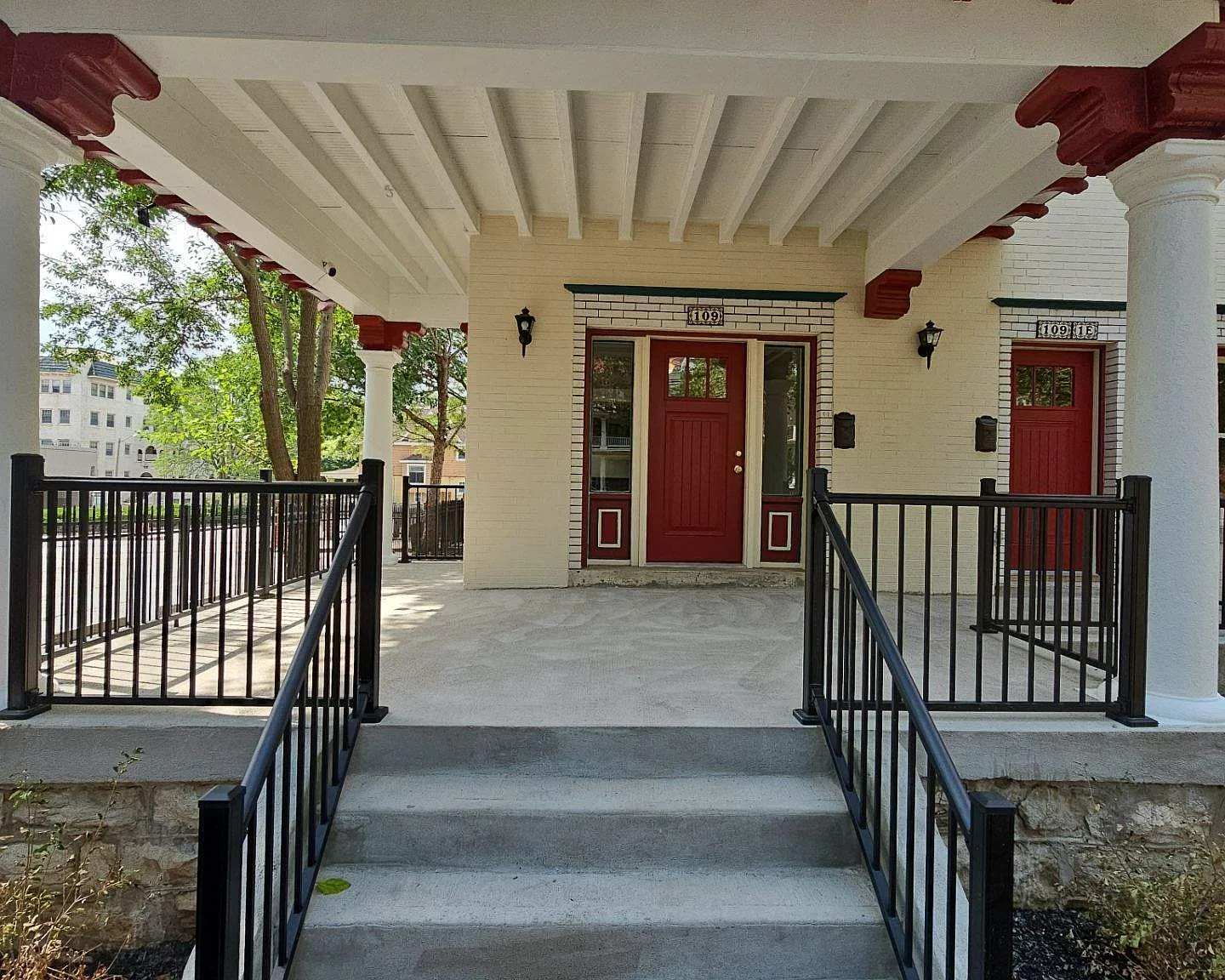 1 bed, 1.5 bath, 750 sqft, $1,550 — Photo 2