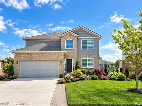5587 Morgan Lake Dr, Clarkston, MI 48438