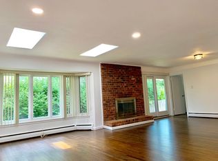 16 Oakwood St, Jericho, NY 11753
