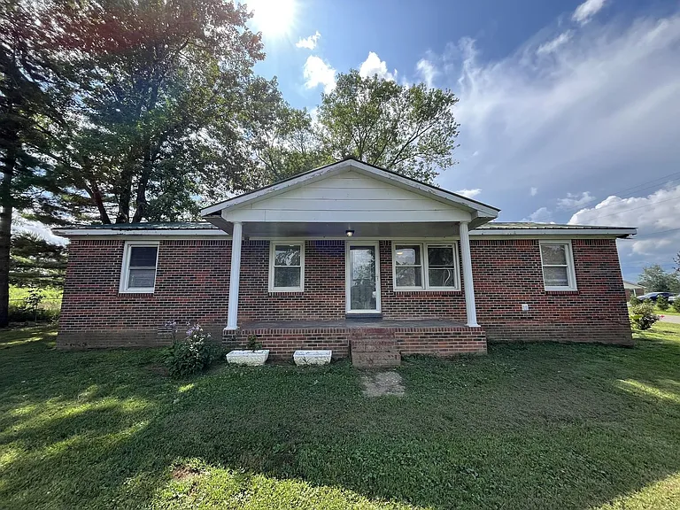 481 McQuade Cir — Photo 1