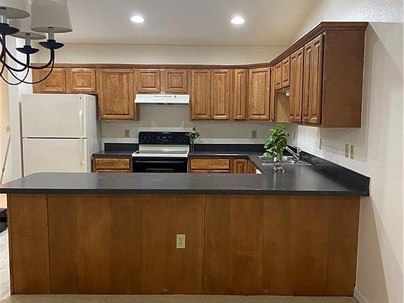 5th image of 204 W Crescent Dr #204
