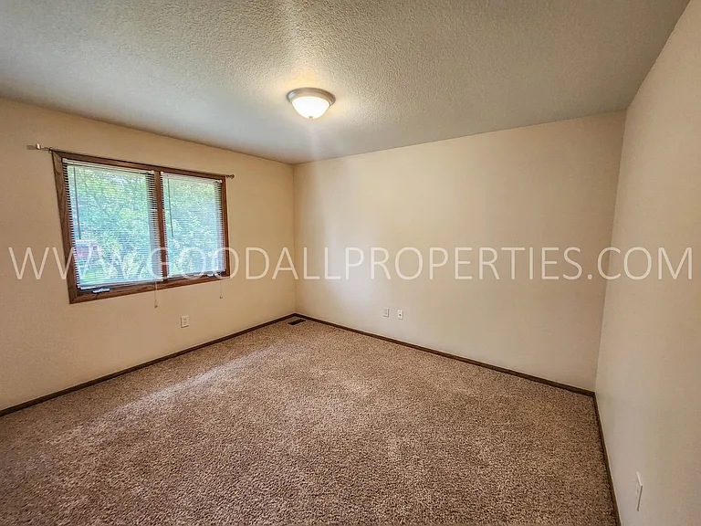 924 Prairie View Dr — Photo 22