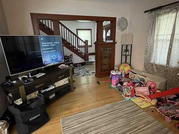 3rd image of 2147 Crawford St