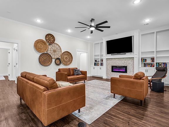4th image of 1028 W Day St