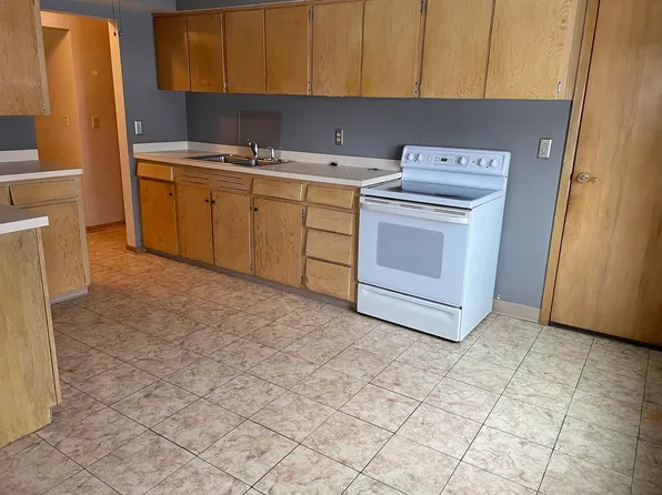 7689 Albion Rd #2, North Royalton, OH 44133