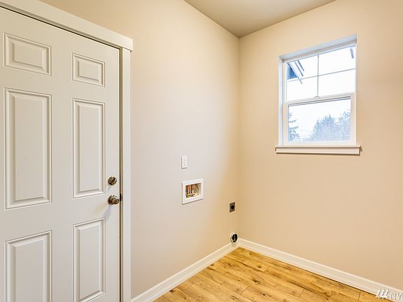 2nd image of 9027 Yakima Ave