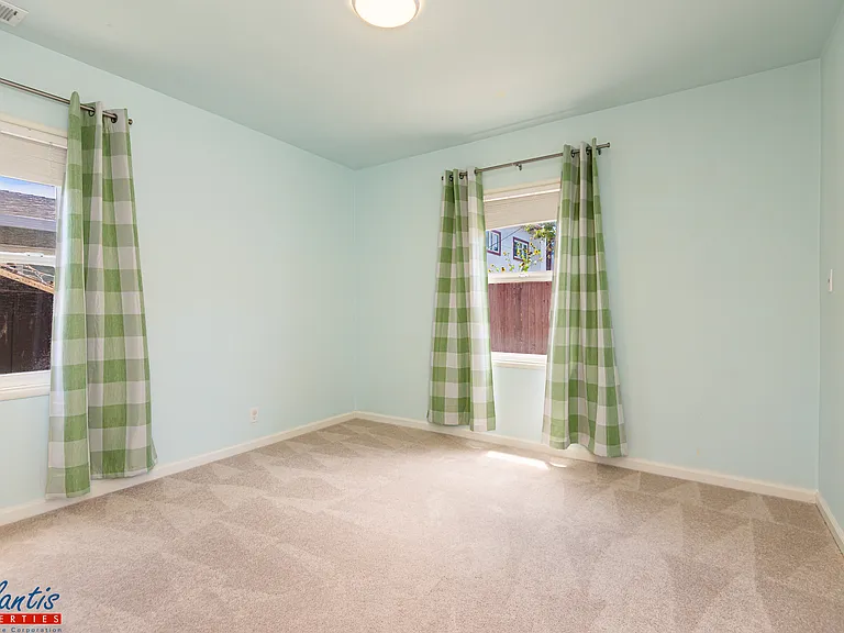 525 Laverne Ave — Photo 11
