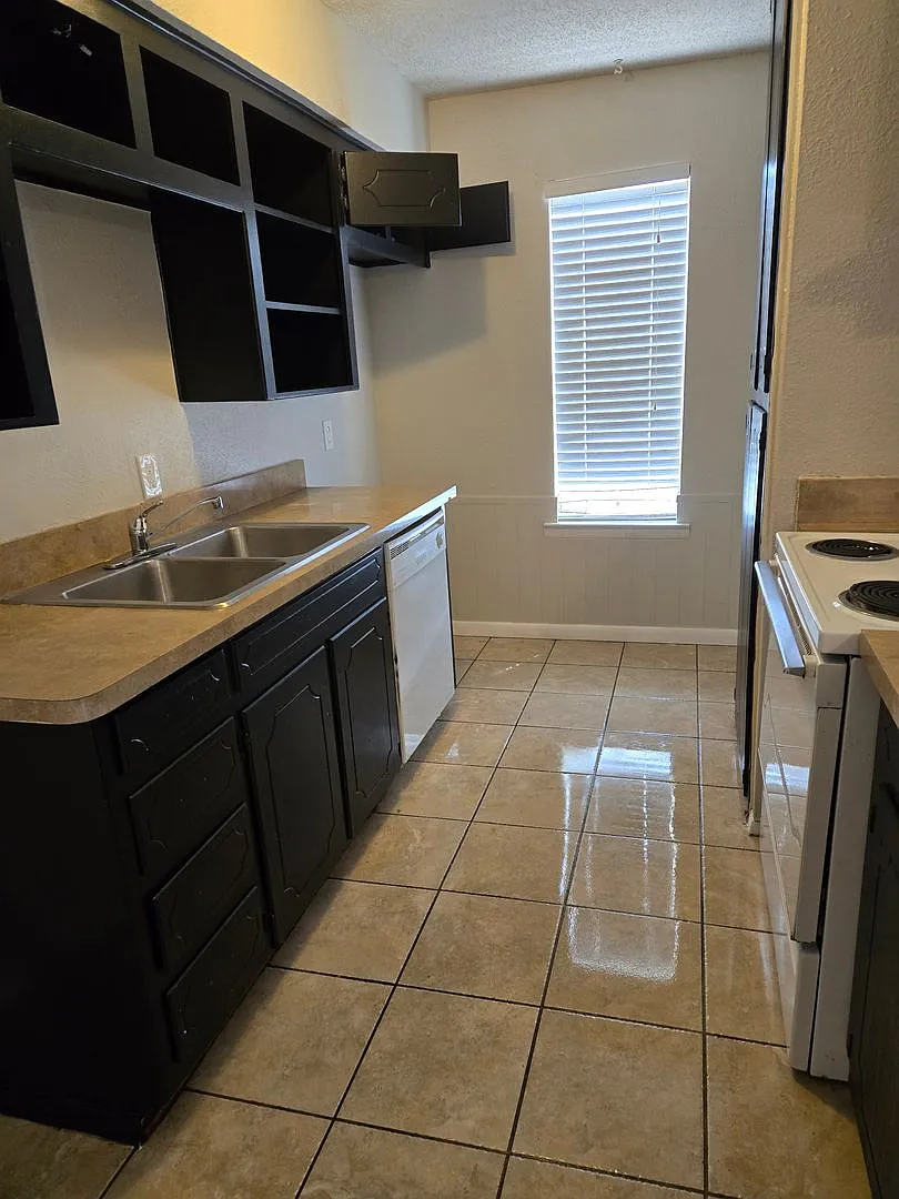 Charming 1-Bedroom Quad in Fort Worth 800 Sq. Ft. — Photo 4