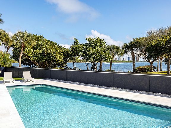 2nd image of 706 Lakeside Circle