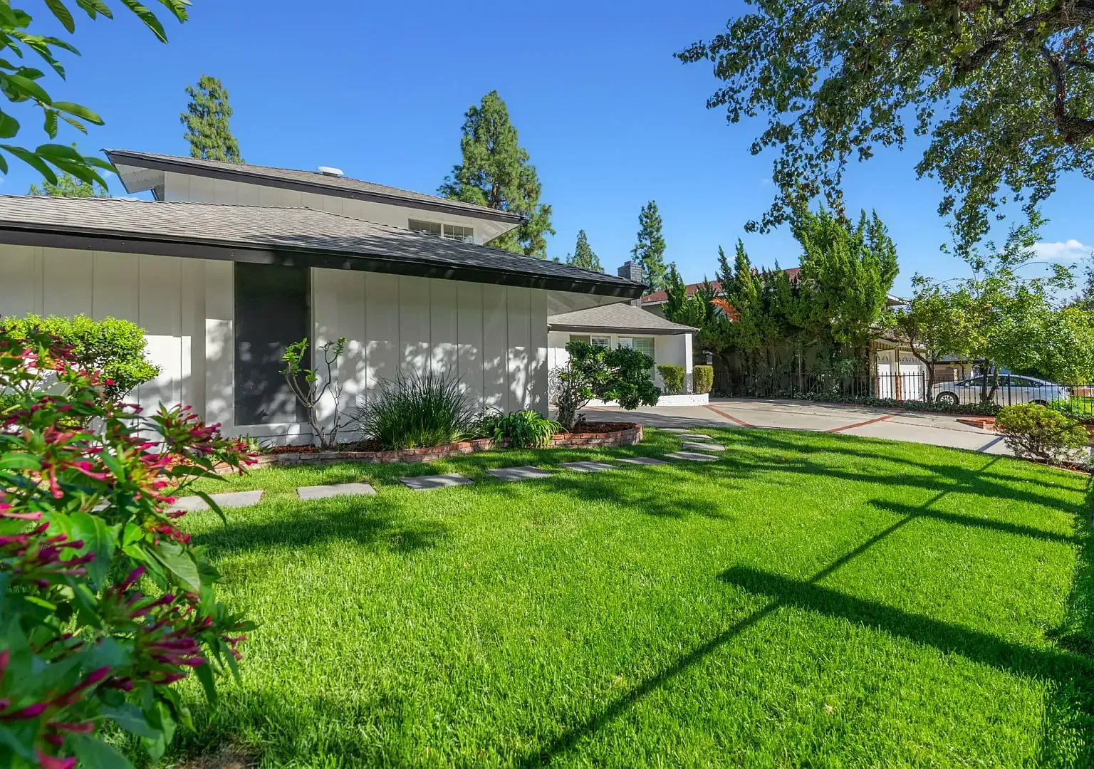 Beautifully reimagined residence in one of Porter Ranch's most desirable and established neighbor... — Photo 4