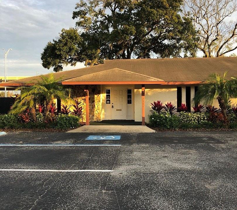 1st image of 2911 Lakeview Dr