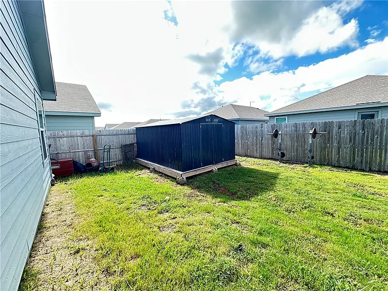 1203 Athena Dr — Photo 39