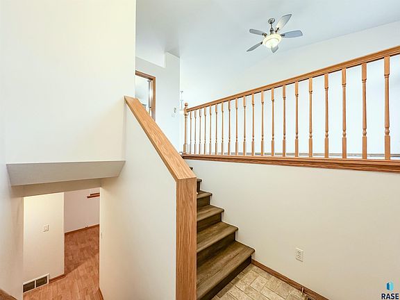 3rd image of 703 Almond Ave