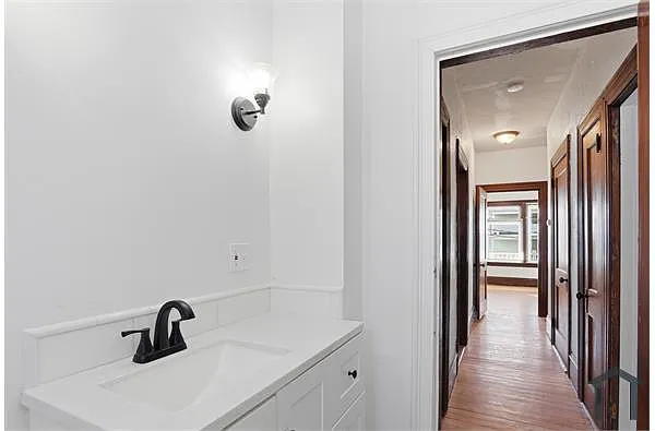 Building Photo - 341 Belmont St #1