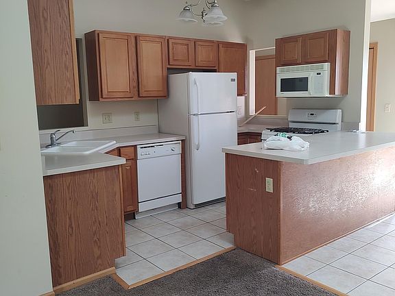 2nd image of 4421 Menge Ln
