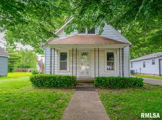 1507 4th St, Lincoln, IL 62656
