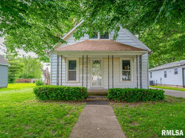 1507 4th St, Lincoln, IL 62656