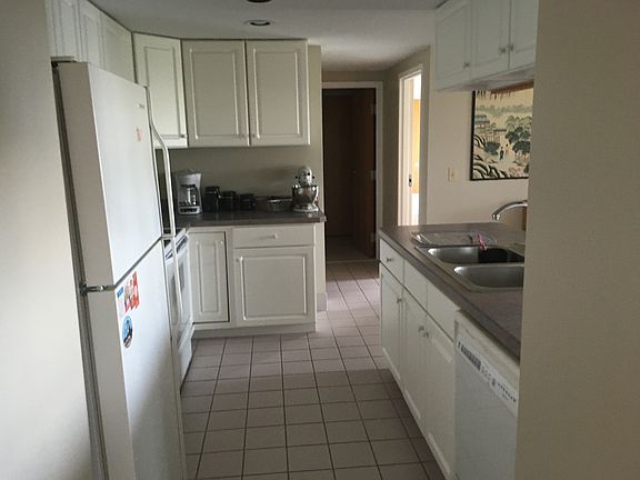 5th image of 219 E Grand Ave APT 5D