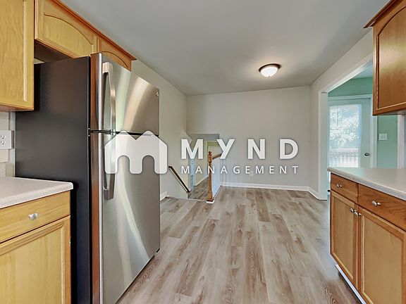 3rd image of 2403 Cliffside Dr