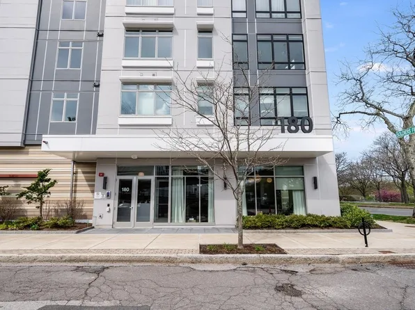 180 Telford St Unit 311, Brighton, MA 02135