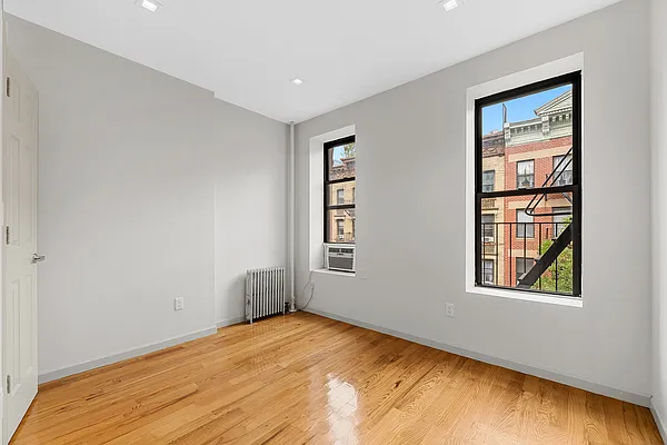 Rented by REAL New York | media 25