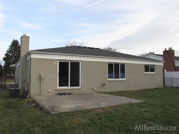 5th image of 40201 Regency Dr